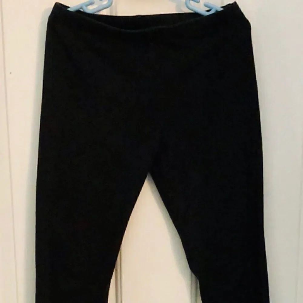 Girls leggings with sequins around ankles.